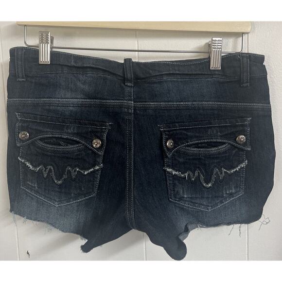 EUC Junior's Rue21 Stretch Dark Low Rise Raw Hem Denim Jean Shorts Size 7/8 - Picture 1 of 6